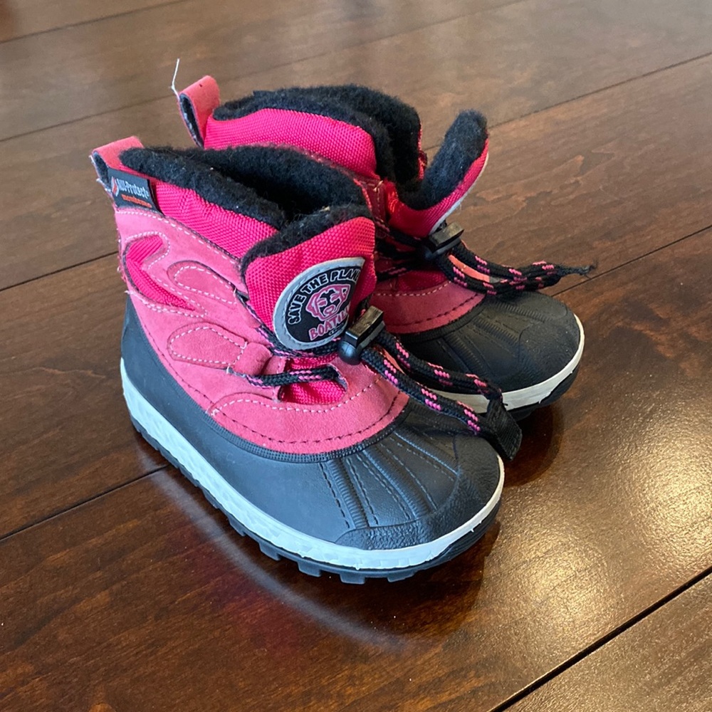 Toddler Girl Boatilus boots size 5 toddler, new without tags, never worn.